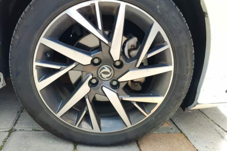 Used Dongfeng Aeolus Yixuan 2020 230T Automatic Cool Edition Right Front Wheel Hub