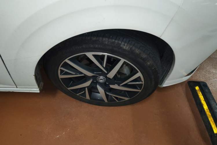 Used Dongfeng Aeolus Yixuan 2020 230T Automatic Advanced Edition Right Front Wheel Hub