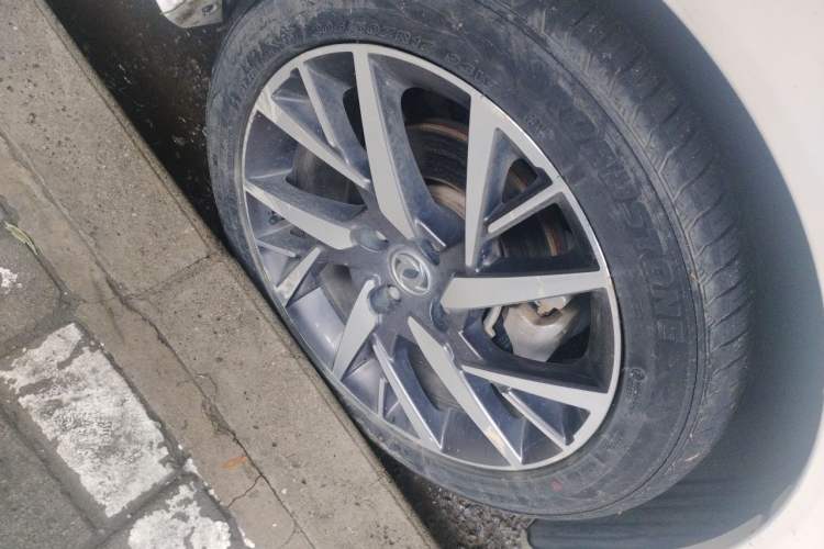 Used Dongfeng Aeolus Yixuan 2020 230T Automatic Advanced Edition Right Front Wheel Hub