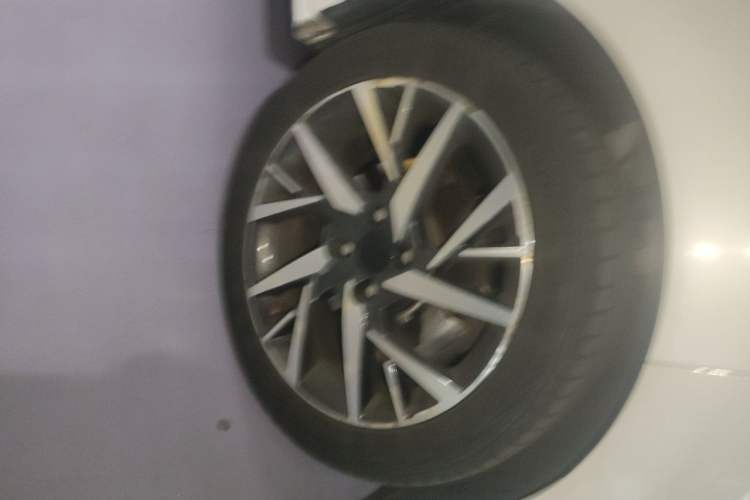 Used Dongfeng Aeolus Yixuan 2020 230T Automatic Cool Track Edition Right Front Wheel Hub