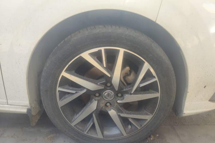 Used Dongfeng Aeolus Yixuan 2020 230T Automatic Cool Edition Right Front Wheel Hub