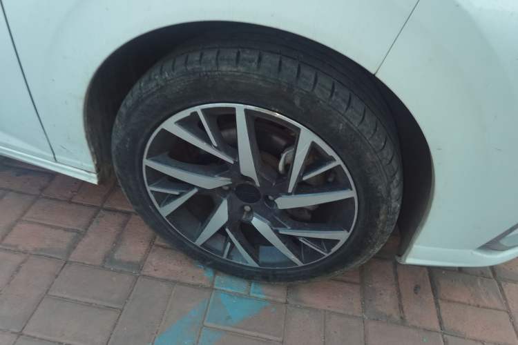 Used Dongfeng Aeolus Yixuan 2020 230T Automatic Dazzle Track Edition Right Front Wheel Hub