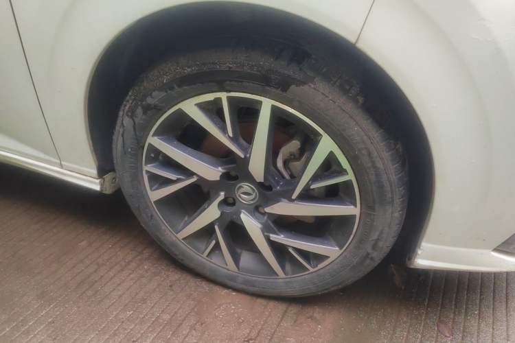 Used Dongfeng Aeolus Yixuan 2020 230T Automatic Advanced Edition Right Front Wheel Hub