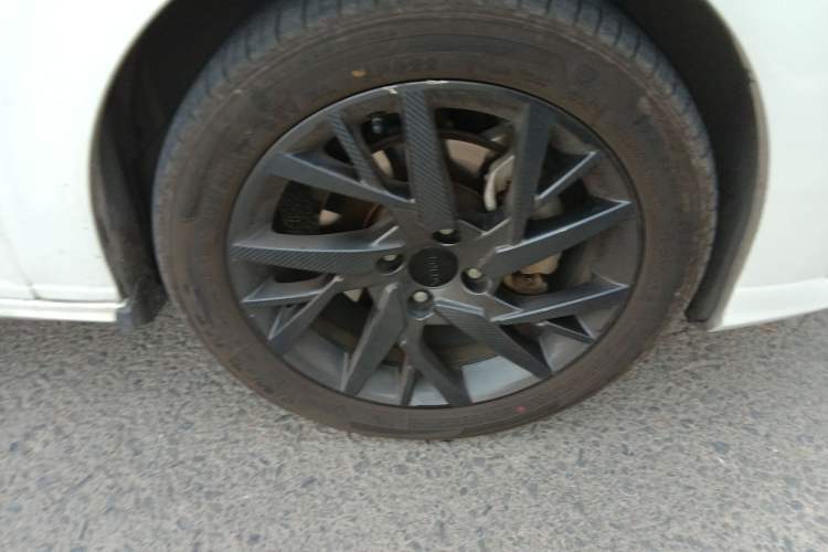 Used Dongfeng Aeolus Yixuan 2020 230T Automatic Cool Track Rider Edition Right Front Wheel Hub