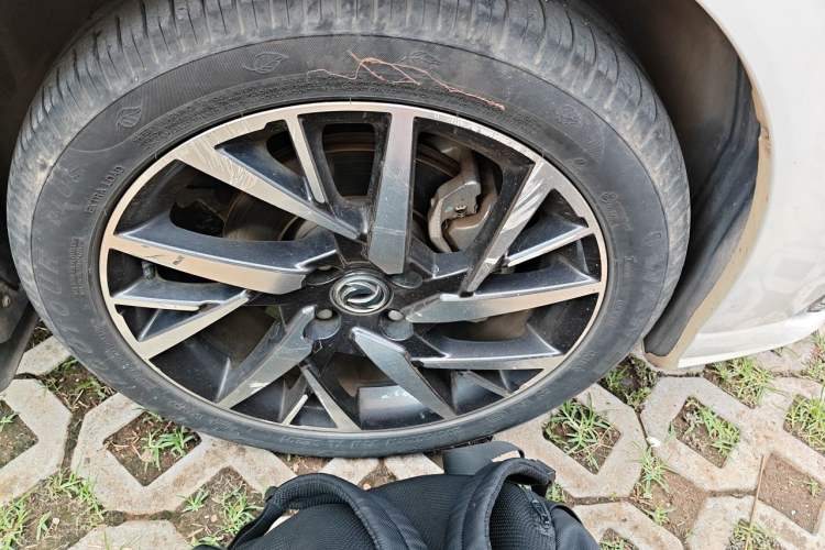 Used Dongfeng Aeolus Yixuan 2020 230T Automatic Advanced Edition Right Front Wheel Hub