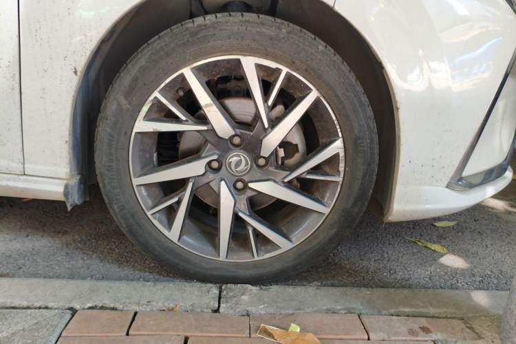 Used Dongfeng Aeolus Yixuan 2020 230T Automatic Cool Edition Right Front Wheel Hub