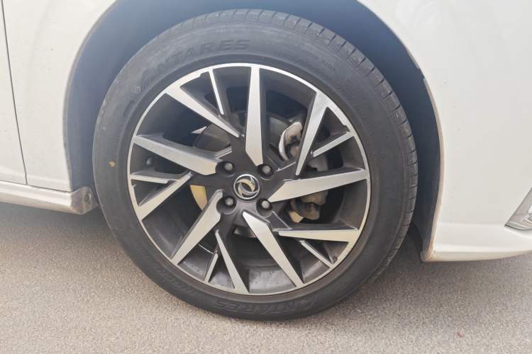 Used Dongfeng Aeolus Yixuan 2020 230T Automatic Cool Edition Right Front Wheel Hub