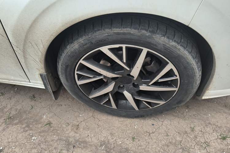 Used Dongfeng Aeolus Yixuan 2020 230T Automatic Dazzle Track Edition Right Front Wheel Hub