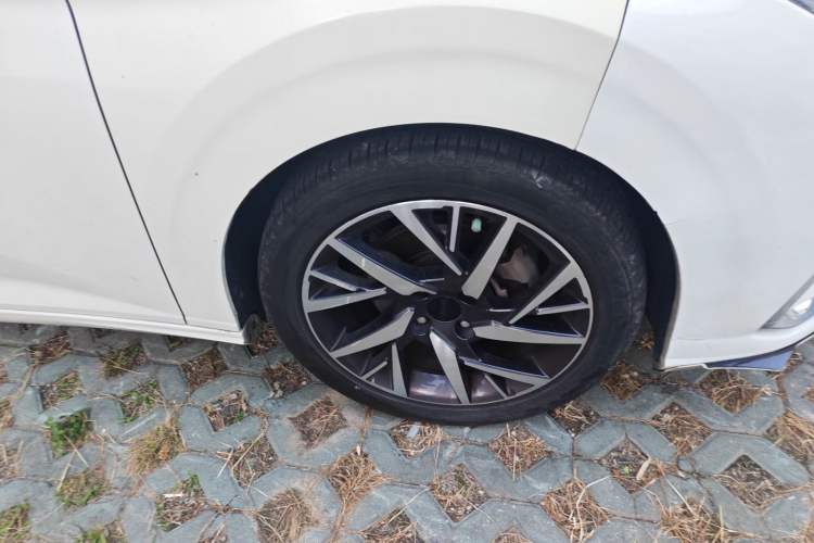 Used Dongfeng Aeolus Yixuan 2020 230T Automatic Dazzle Track Edition Right Front Wheel Hub