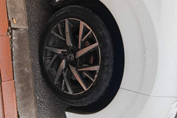 Used Dongfeng Aeolus Yixuan 2020 230T Automatic Cool Edition Right Front Wheel Hub