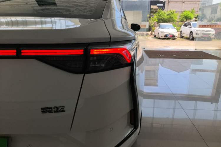 Used Dongfeng Aeolus Yixuan 2020 230T Automatic Dazzle Track Rider Edition Right Rear Taillight