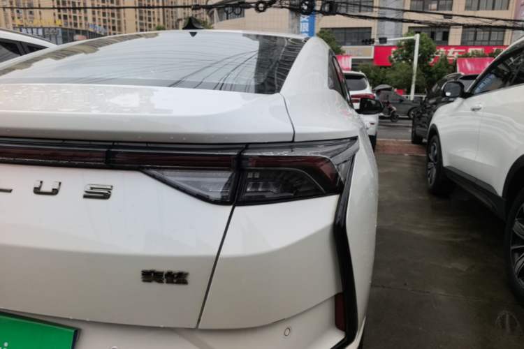 Used Dongfeng Aeolus Yixuan 2020 230T Automatic Cool Stylish Dark Knight Edition Right Rear Taillight