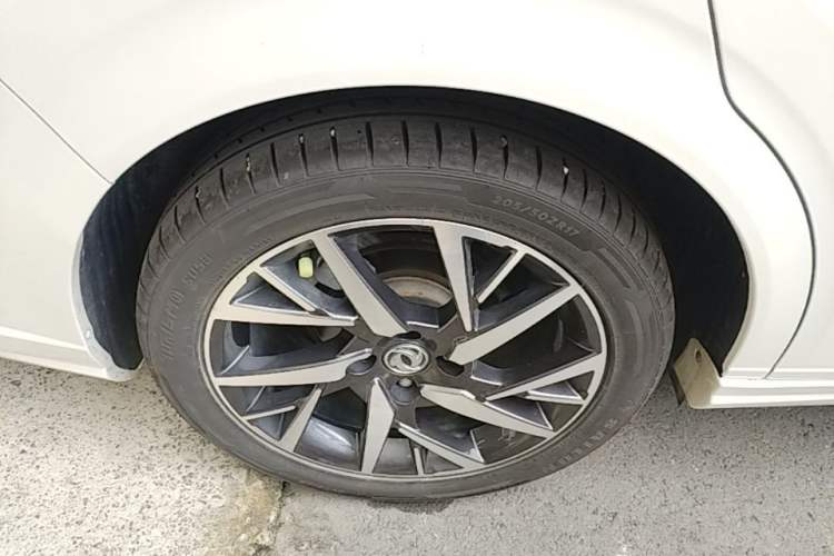 Used Dongfeng Aeolus Yixuan 2020 230T Automatic Advanced Edition Right Rear Wheel Hub