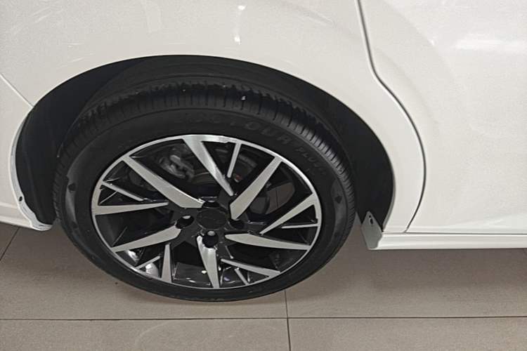 Used Dongfeng Aeolus Yixuan 2020 230T Automatic Dazzle Track Edition Right Rear Wheel Hub