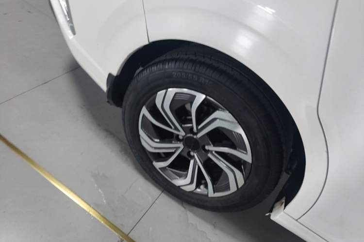 Used Dongfeng Aeolus Yixuan 2020 230T Automatic Xuan Yue Track Edition Right Rear Wheel Hub