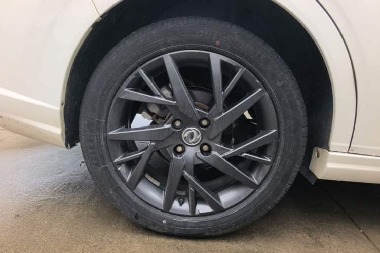 Used Dongfeng Aeolus Yixuan 2020 230T Automatic Cool Stylish Dark Knight Edition Right Rear Wheel Hub