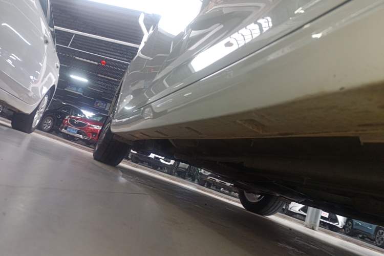 Used Dongfeng Aeolus Yixuan 2020 230T Automatic Advanced Edition Right Side Sill