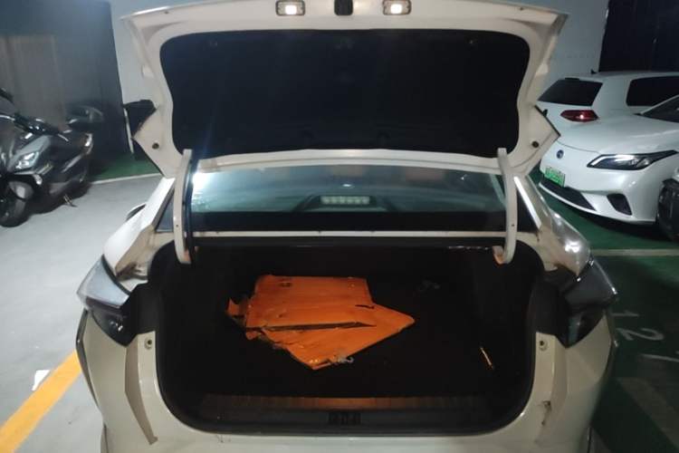 Used Dongfeng Aeolus Yixuan 2020 230T Automatic Cool Edition Trunk