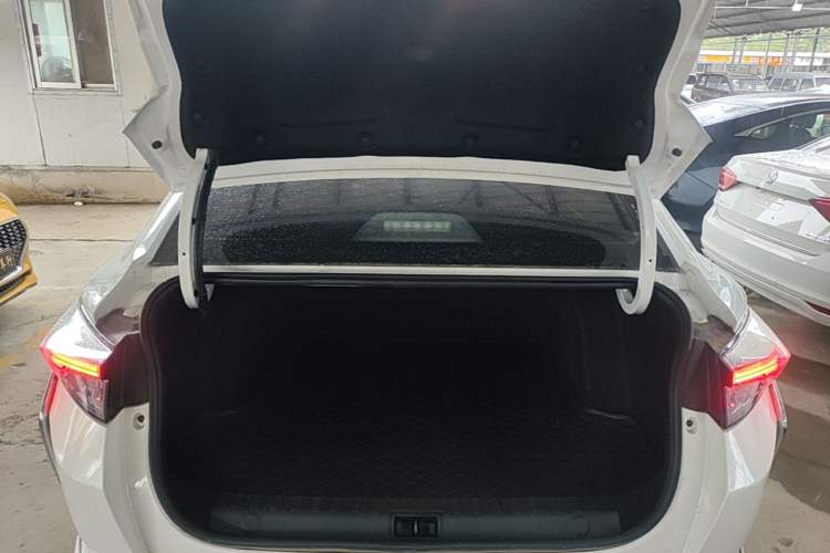 Used Dongfeng Aeolus Yixuan 2020 230T Automatic Cool Edition Trunk