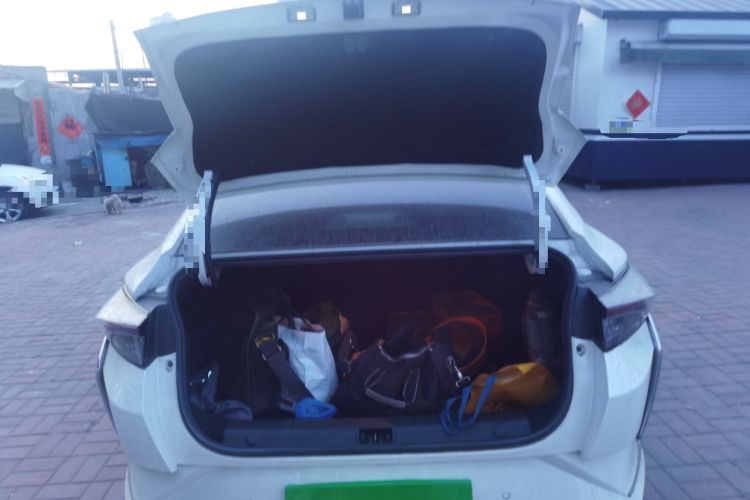 Used Dongfeng Aeolus Yixuan 2020 230T Automatic Dazzle Track Edition Trunk