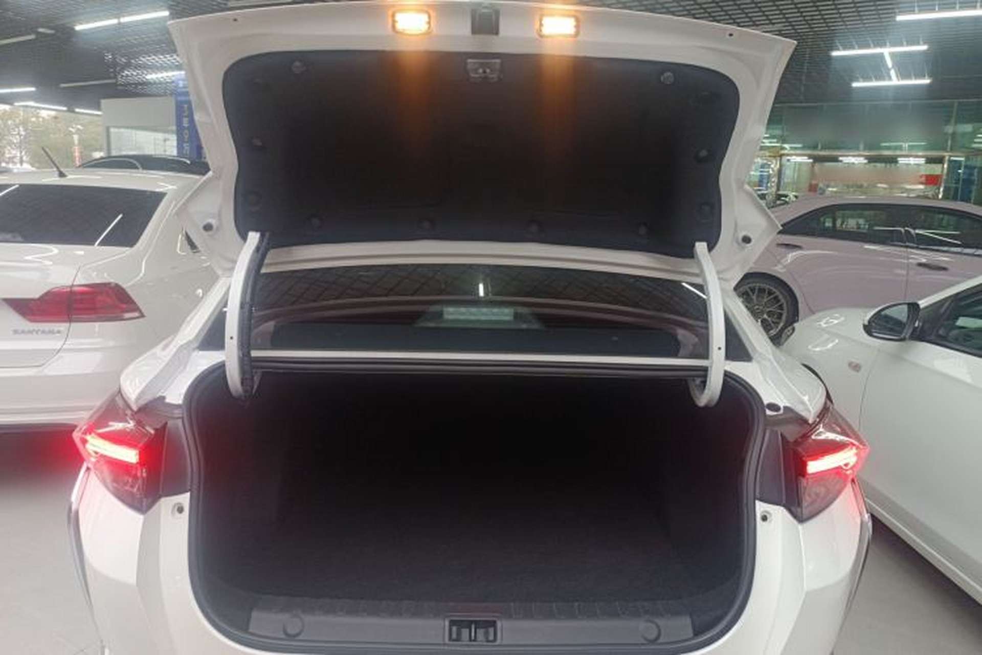 Used Dongfeng Aeolus Yixuan 2020 230T Automatic Advanced Edition Trunk