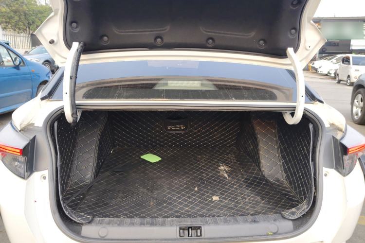 Used Dongfeng Aeolus Yixuan 2020 230T Automatic Cool Stylish Dark Knight Edition Trunk