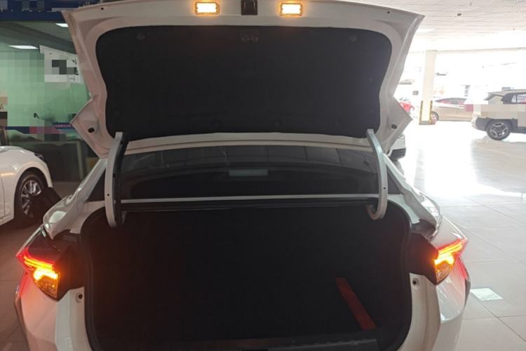Used Dongfeng Aeolus Yixuan 2020 230T Automatic Dazzle Track Edition Trunk