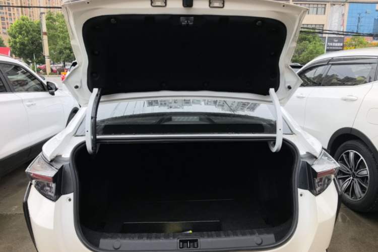 Used Dongfeng Aeolus Yixuan 2020 230T Automatic Cool Stylish Dark Knight Edition Trunk
