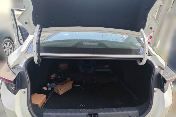 Used Dongfeng Aeolus Yixuan 2020 230T Automatic Dazzle Track Edition Trunk