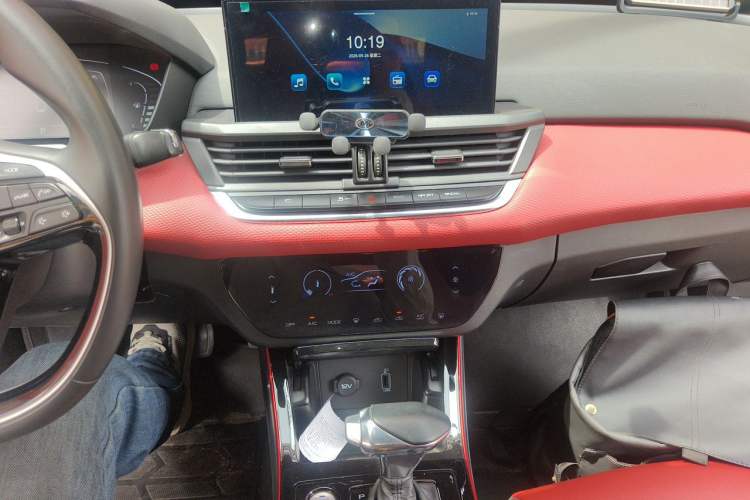 Used Dongfeng Aeolus Yixuan 2021 230T Automatic Zuiying Knight Edition Audio And AC Panel
