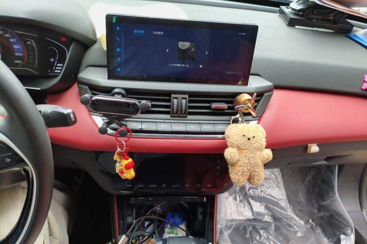 Used Dongfeng Aeolus Yixuan 2021 230T Automatic Dream-Chasing Rider Edition Audio And AC Panel