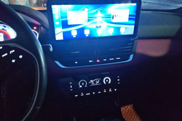 Used Dongfeng Aeolus Yixuan 2021 230T Automatic Zuiying Knight Edition Audio And AC Panel