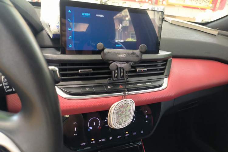 Used Dongfeng Aeolus Yixuan 2021 230T Automatic Zuiying Knight Edition Audio And AC Panel