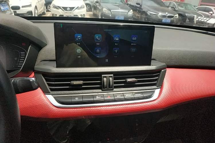 Used Dongfeng Aeolus Yixuan 2021 230T Automatic Zuiying Knight Edition Audio And AC Panel