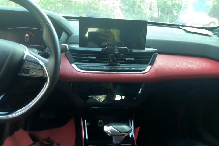 Used Dongfeng Aeolus Yixuan 2021 230T Automatic Zuiying Knight Edition Audio And AC Panel
