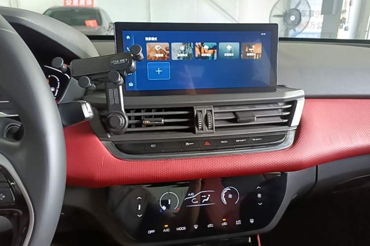 Used Dongfeng Aeolus Yixuan 2021 230T Automatic Zuiying Knight Edition Audio And AC Panel