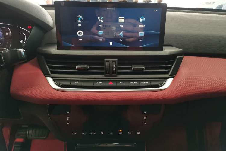 Used Dongfeng Aeolus Yixuan 2021 230T Automatic Zuiying Knight Edition Audio And AC Panel