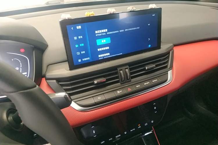 Used Dongfeng Aeolus Yixuan 2021 230T Automatic Dream-Chasing Rider Edition Audio And AC Panel
