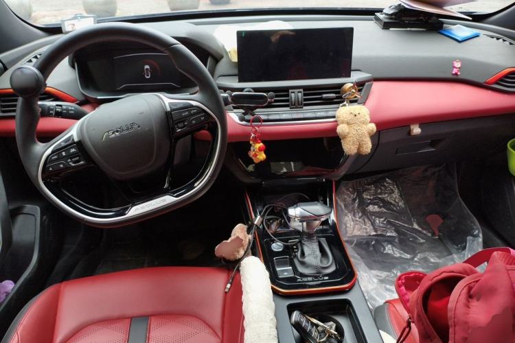 Used Dongfeng Aeolus Yixuan 2021 230T Automatic Dream-Chasing Rider Edition Center Console