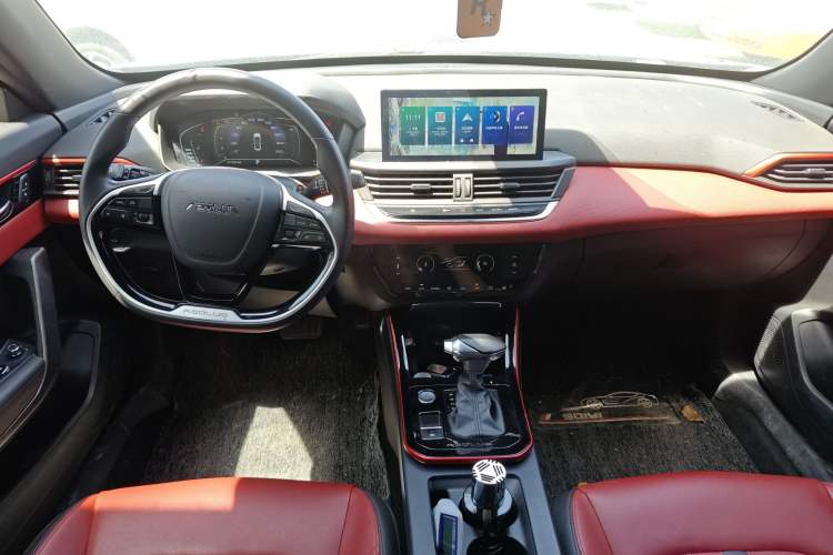 Used Dongfeng Aeolus Yixuan 2021 230T Automatic Hunter Edition Center Console