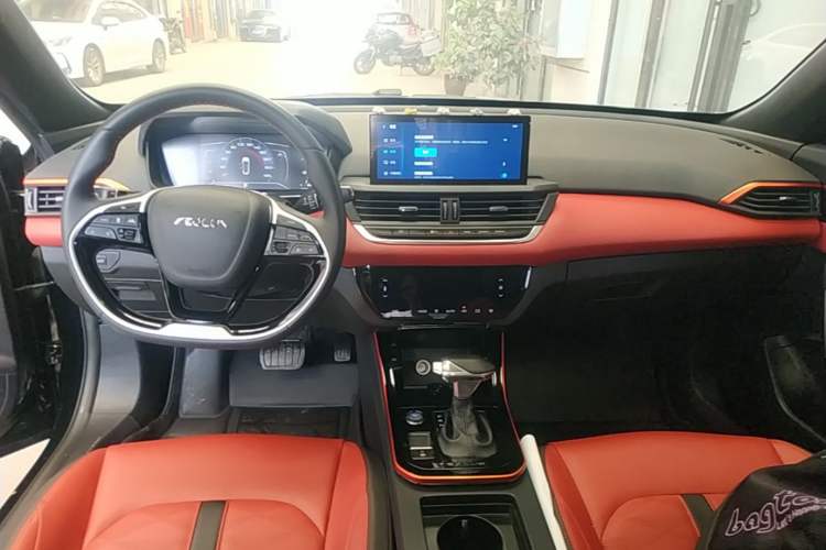 Used Dongfeng Aeolus Yixuan 2021 230T Automatic Dream-Chasing Rider Edition Center Console