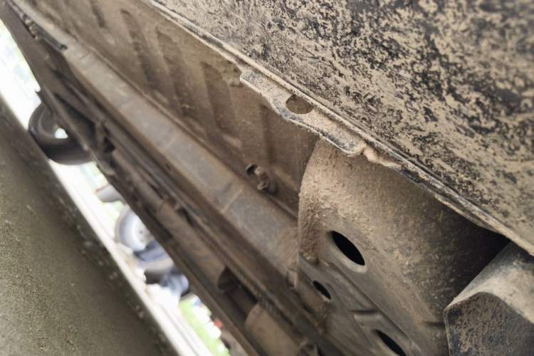 Used Dongfeng Aeolus Yixuan 2021 230T Automatic Zuiying Knight Edition Chassis Front Right