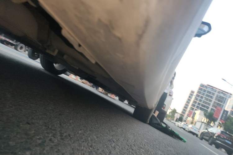 Used Dongfeng Aeolus Yixuan 2021 230T Automatic Chasing Shadow Edition Chassis Rear Right