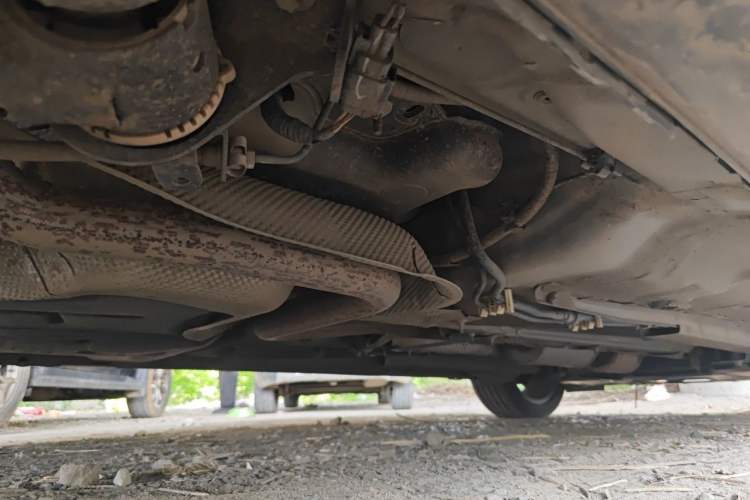 Used Dongfeng Aeolus Yixuan 2021 230T Automatic Zuiying Knight Edition Chassis Rear Right