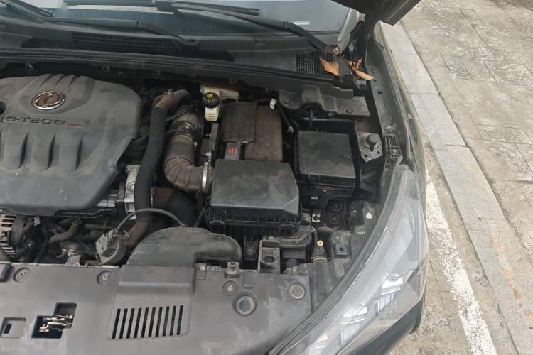 Used Dongfeng Aeolus Yixuan 2021 230T Automatic Dream-Chasing Rider Edition Engine Bay Left