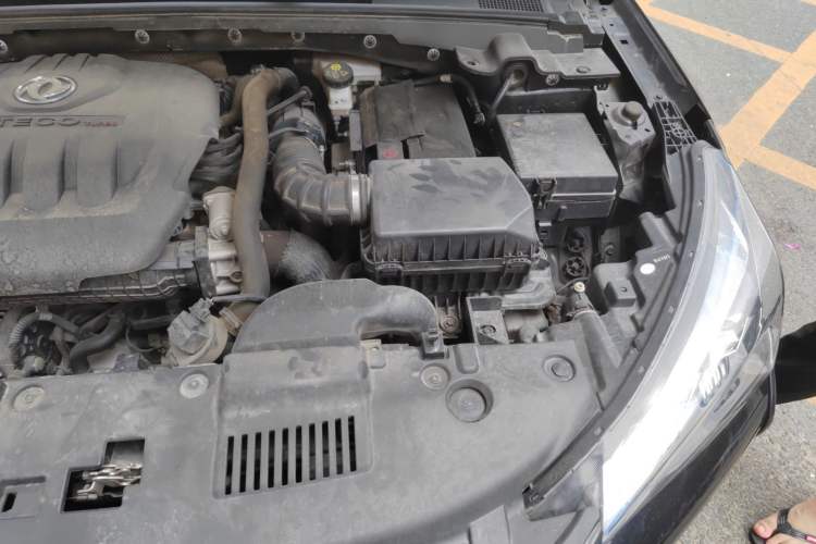 Used Dongfeng Aeolus Yixuan 2021 230T Automatic Dream-Chasing Edition Engine Bay Left