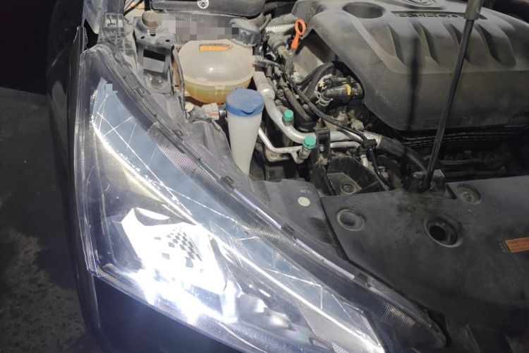 Used Dongfeng Aeolus Yixuan 2021 230T Automatic Hunter Edition Engine Bay Right
