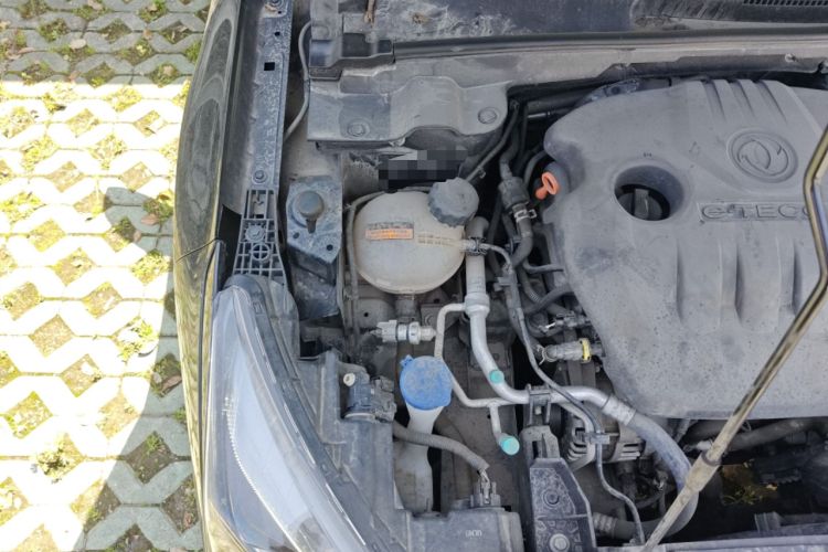 Used Dongfeng Aeolus Yixuan 2021 230T Automatic Hunter Edition Engine Bay Right