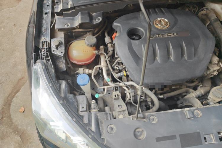 Used Dongfeng Aeolus Yixuan 2021 230T Automatic Dream-Chasing Rider Edition Engine Bay Right