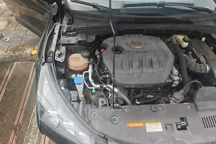 Used Dongfeng Aeolus Yixuan 2021 230T Automatic Dream-Chasing Rider Edition Engine Bay Right